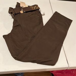 151 Authentic size 10 brown cargo’s embellished studs roll to crop w/ belt NWT